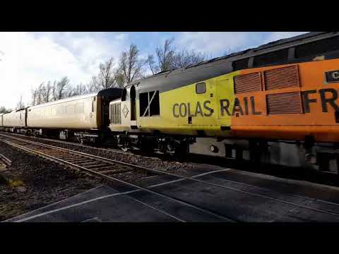 37254'Cardiff Canton' leads the test train and 37612 on the rear power through bungalow lane-28/3/24