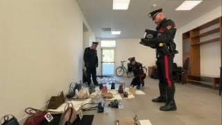 La boutique di lusso svaligiata: i carabinieri trovano 50.000 euro di merce