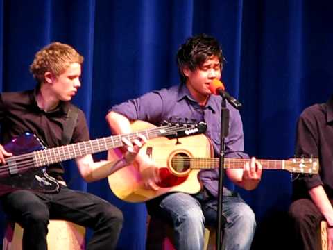 Quang Khuat mit Band