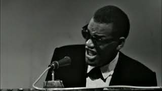 Ray Charles – “Take These Chains From My Heart” LIVE Performance