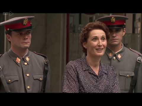 Amar C464 - Detienen a Lucía por tomar el sol en bikini