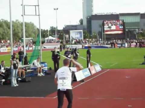 Antti Ruuskanen throws javelin over 85 meters