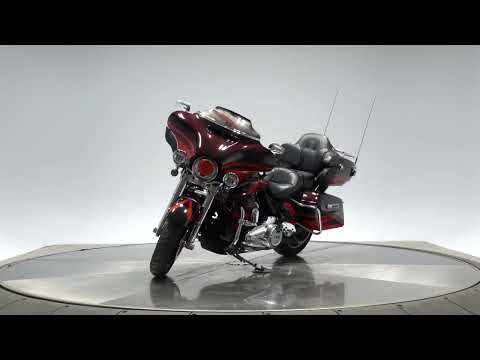 2017 Harley-Davidson® CVO™ Limited Black Garnet & Electric Red Pearl with Carbon Dust including Cont