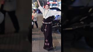 Download lagu The beautiful Zhuorecham team member, a talented Tibetan girl from Daofu County, performs a Tibet... mp3
