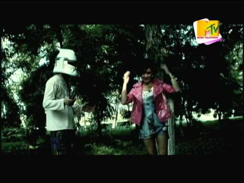 Neylini si alien-ul iubaret