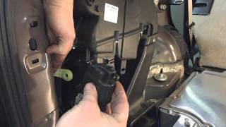 2005-2008 Ford Escape Hybrid Wrench Light B1239: Rear Mode Door Actuator Replacement