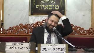 הרב יעקב שמש מעלת חודש ניסן (בית הכנסת מוסאיוף - ערוץ חדש) - התמונה מוצגת ישירות מתוך אתר האינטרנט יוטיוב. זכויות היוצרים בתמונה שייכות ליוצרה. קישור קרדיט למקור התוכן נמצא בתוך דף הסרטון