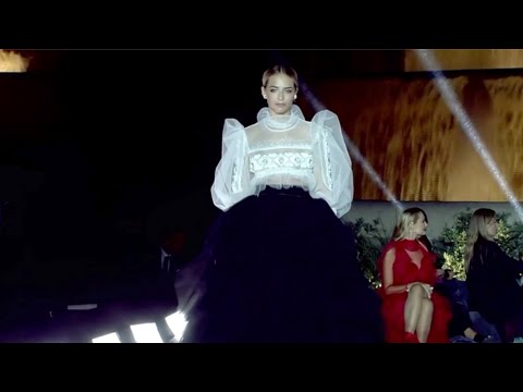 YOLANCRIS Fall 2022 Runway | Barcelona Bridal Fashion Week and Save The Children | VRAI Magazine