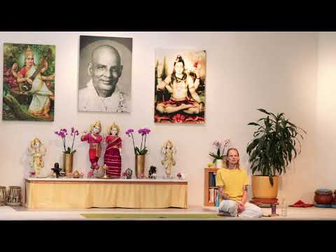 YOGA "Ankommenstunde" mit Mahindra - Yoga Vidya Mittelstufe Live - 16:30 Uhr 16.07.2021