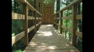 preview picture of video 'Miradores de madera en el Parque del Bisonte Europeo en San Cebrián de Mudá (Palencia)'