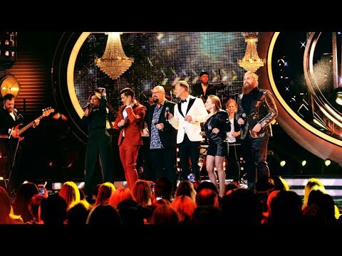 Storslaget jazzigt öppningsnummer i Idol 2017