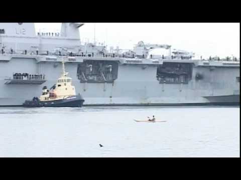 HMS Ocean arrives in Sunderland