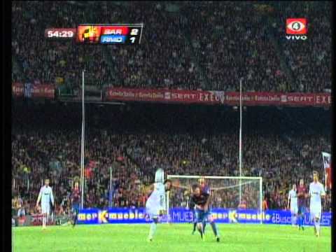 Mourinho desprecia a Messi y Alves tras la falta de Marcelo - Supercopa de España 2011 (v...