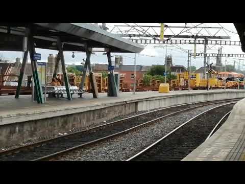 *RARE* Loco 071 in Retro Livery passes Platform 7 at Connolly Station