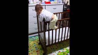 [寶寶] 嬰兒愛從嬰兒床往上爬怎麼辦?