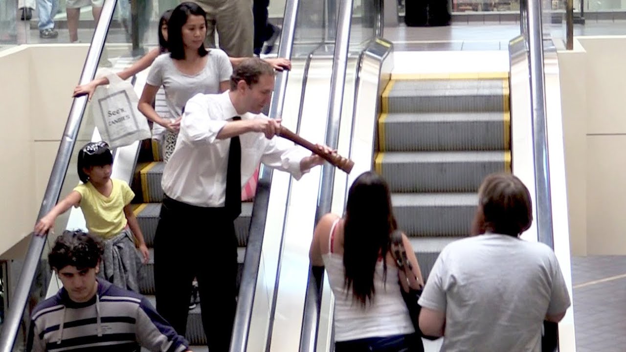 PEPPER WAITER PRANK!