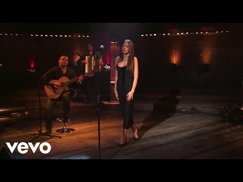 Elvana Gjata - Pak nga pak (Acoustic Live Session)