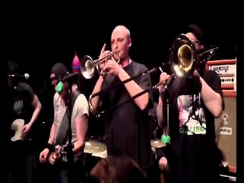 Toxic Waste with surprise guests - 'Racaille'