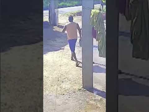 Carro INVADE imóvel, destrói casa e deixa vítimas na Bahia