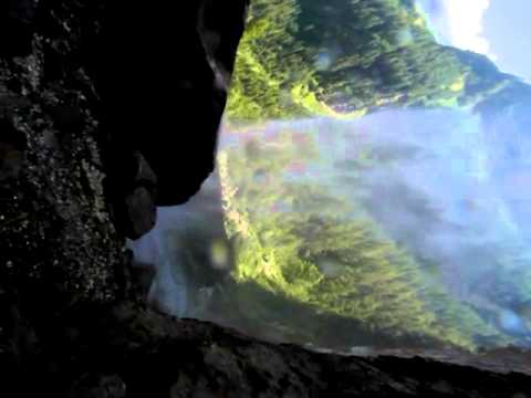 Sotto la cascata di Gares!