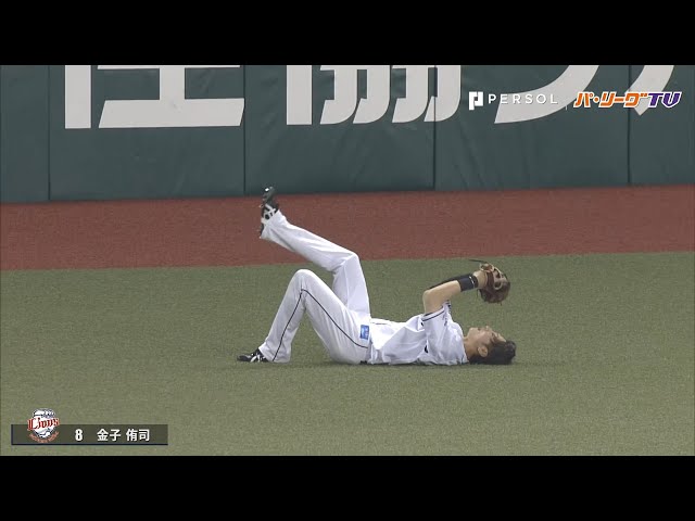 ライオンズ・金子侑 帽子は落としてもボールは落とさない!! 外崎も独特な動きで喜びを表現!!