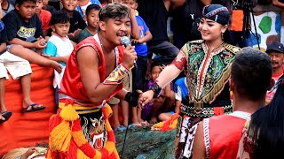 Download lagu ASLI BIKIN BAPERR 💞 KENTONG NYANYI LAGU ROMANTIS BUAT MAHARANI mp3