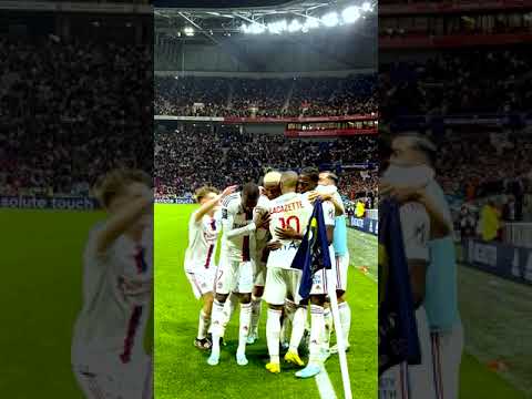 Vu de la pelouse : le but d'Alexandre Lacazette contre Lille | Olympique Lyonnais