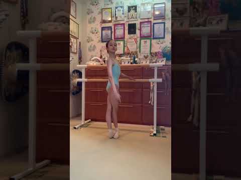 Petit battement с правой ноги