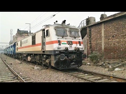 (14505) (Amritsar - Nangal Dam) Express With (GZB) WAP7 Locomotive.! Video
