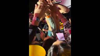 The Crowd Loves Dan Reynolds!(Imagine Dragon&#39;s Lead Singer)