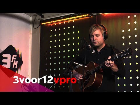 AWKWARD i - Live at 3voor12 Radio