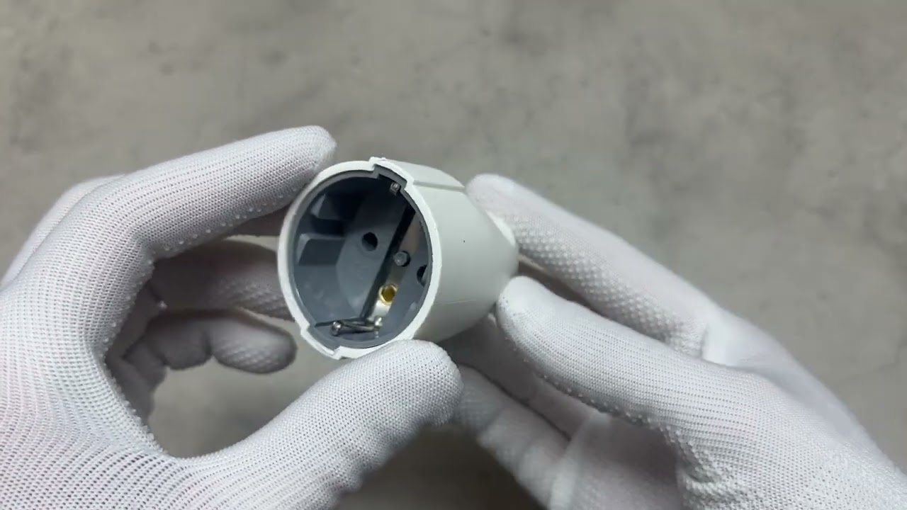 Гніздо з заземленням посилене пряме NX1008 NEOMAX біле