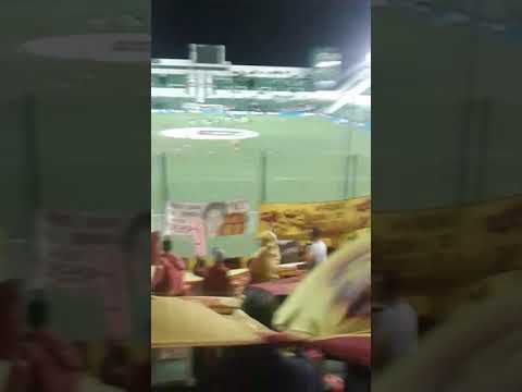 "Señores yo soy el rojo de Villa alta" Barra: La Gloriosa 22 &bull; Club: Sarmiento de Resistencia
