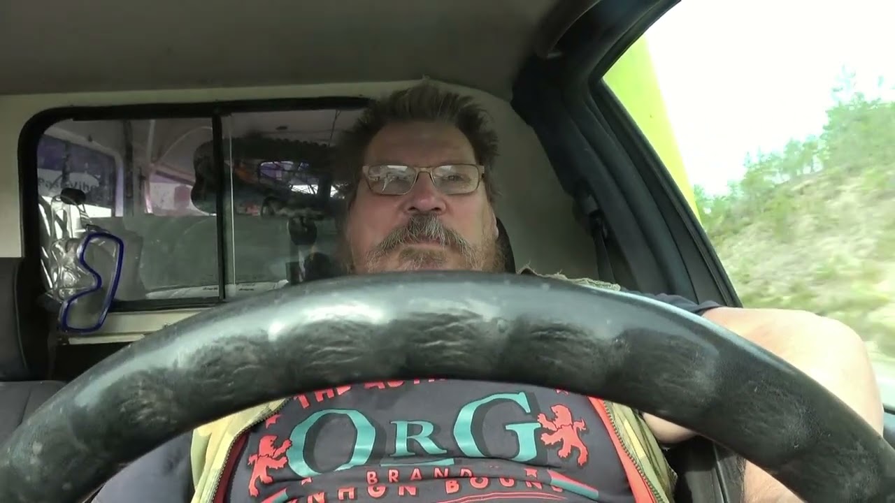 36 A MITÄ KUULUU NISSAN 100 NX JA MERCEDES 123