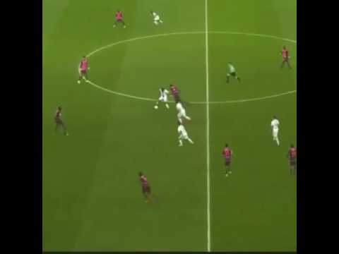 Memphis Depay Incredible Halfway Line Goal v Toulouse