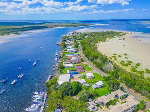 18 Esplanade, Tin Can Bay, QLD 4580, 4 Schlafzimmer, 5 Badezimmer, House