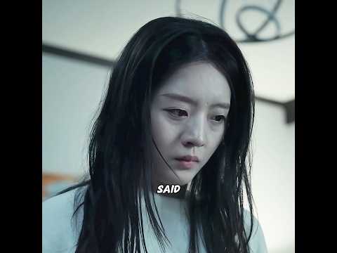 A girl living alone found a man's footprint at home #shorts