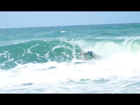 Mahafinaritra surf ao amin'ny Vilano Beach