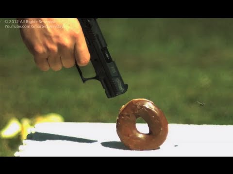 【每天更聰明】慢動作看射擊各種食物 (High Speed Fun and a Fly Responding to a Blast Wave | Smarter Every Day 55)