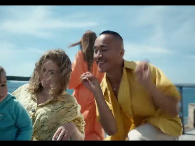 Video zu 'Never Going Home' ansehen