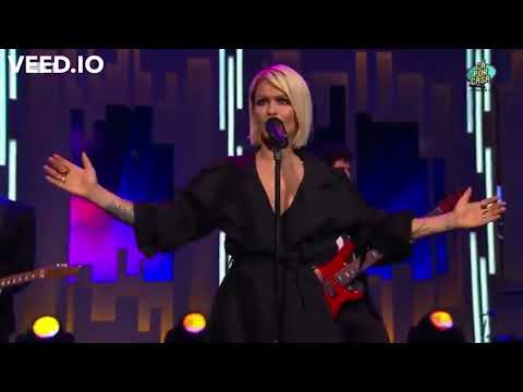 Aurea- Thrill Seeker (Live at Cá Por Casa)