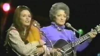June Carter and Mother Maybelle Carter, live in 1971