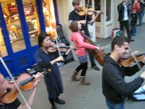 Funny & clever - ZHL Strings playing Pachelbel's Canon in D in Covent Garden