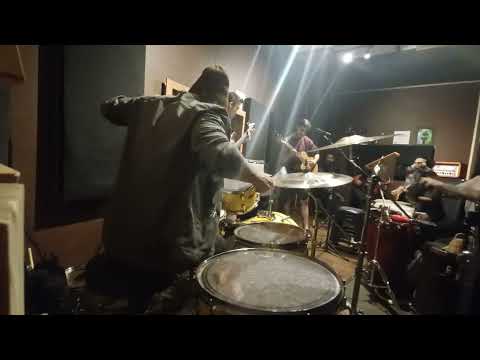 mm Pego a Estrada song