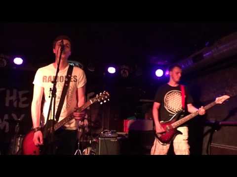 CRUNCH MODE Live @Cologne MTC – Leaving Behind (by Lukas Niderschlag)