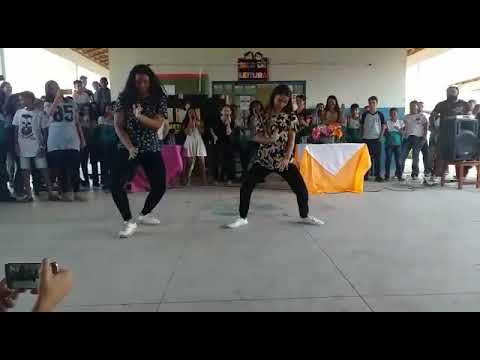 Meninas arrasam dancando na escola - Não tem como resistir #bregafunk #funk #danca #dancanaescola