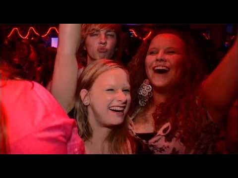 Dancing Bruins - Zaal - Campbell's Bar