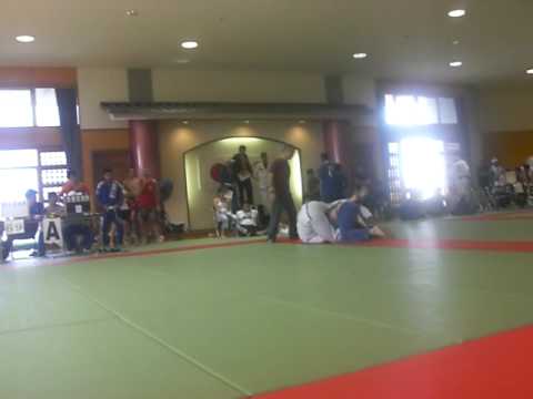 satoshi (Damm Fight Japan) vs um gringo final pesadissimo faixa branca