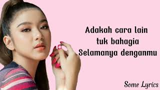 Download lagu Tiara Andini - Menjadi Dia [Lirik] || Adakah Cara Lain Tuk Bahagia mp3