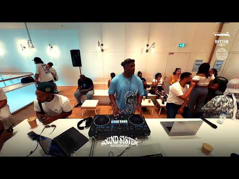 DJ Dubble G aux platines